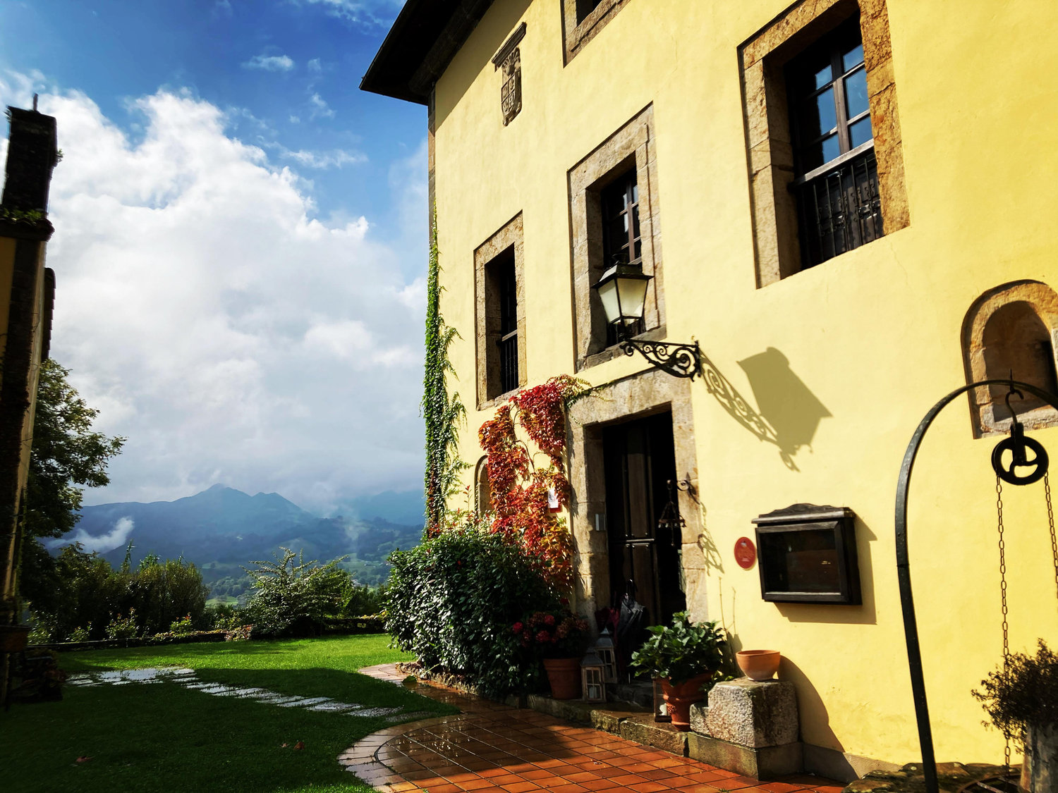 The Wedding Website of Liz Thomas and Jorge Valcarcel Cavalle