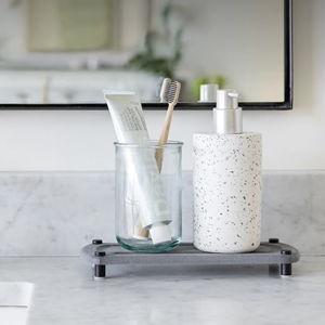 Dorai Home Sink Caddy – Water-Absorbing Stone Tray for Sink, Stainless Steel Feet, Fast-Drying, Sandstone