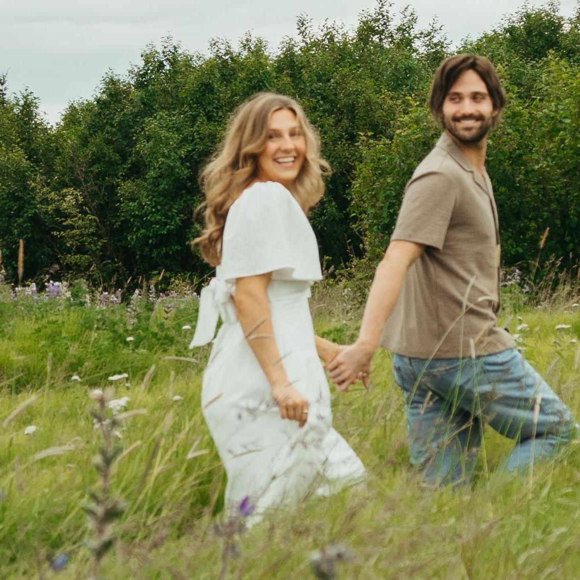 Summertime engagement photos in Alaska!