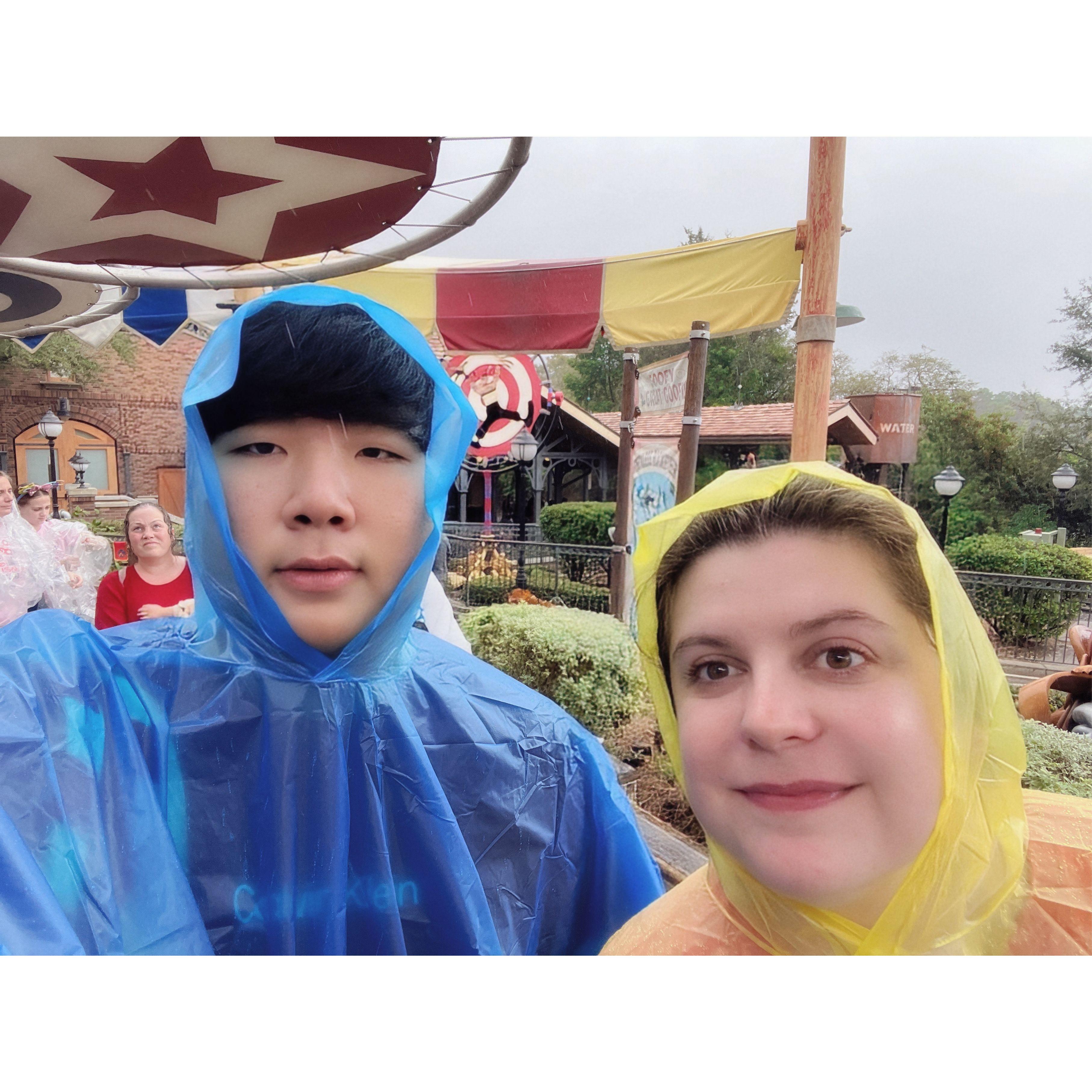We went to Disney World. It was Jinhwan’s first visit, and we had a fantastic time. 디즈니 월드에 같이 갔어요. 진환이는  디즈니 월드에 처음 가본거였는데, 정말 즐거운 시간을 보냈습니다.