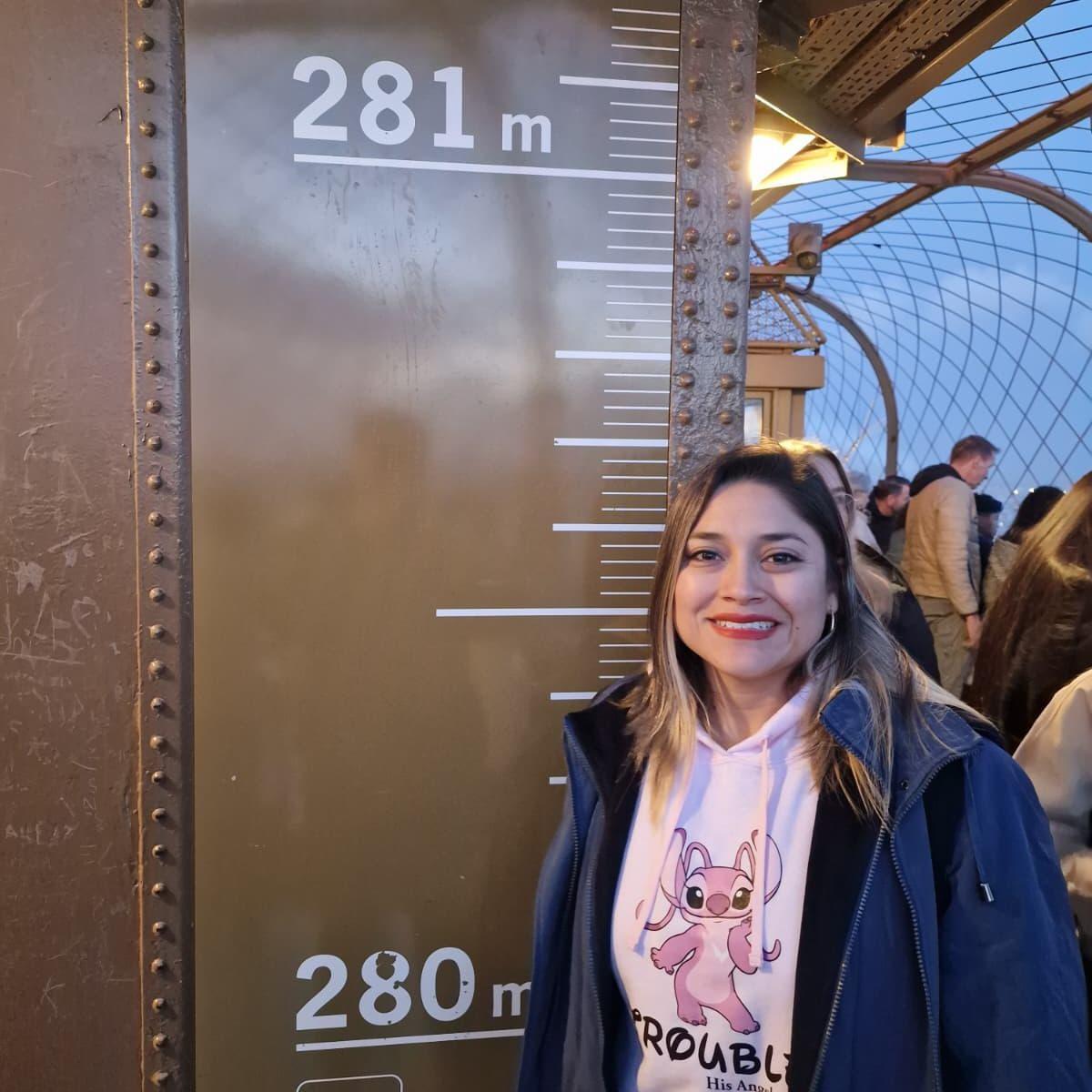 This is how tall she is