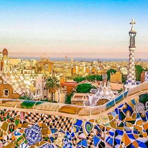 Park Güell Stroll & Snacks 🎨
