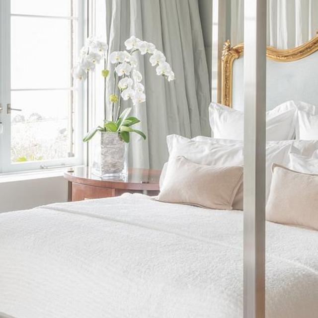 BAREFOOT DREAMS KING SIZED BED RIBBED Q/K BLANKET