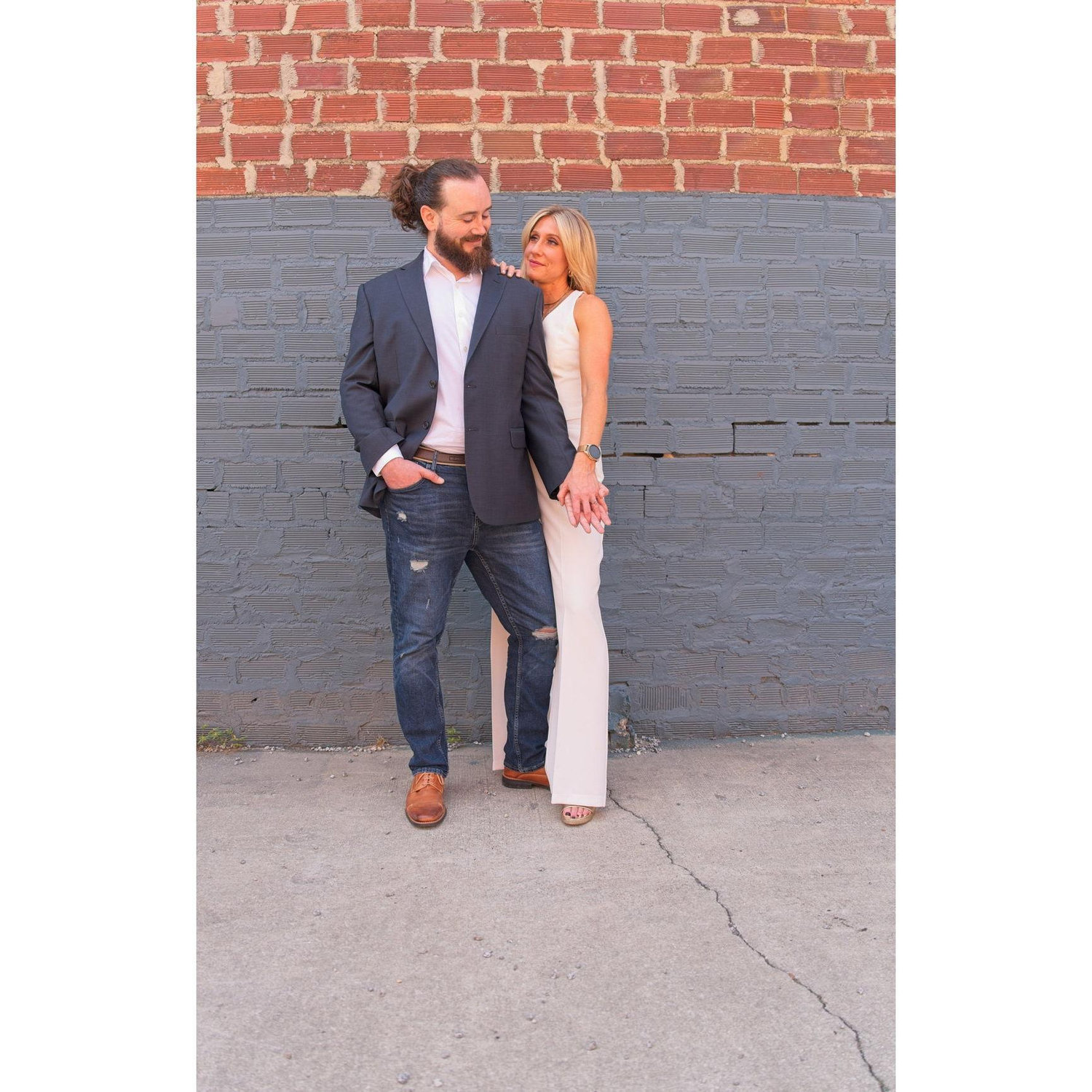 Engagement photo at Myrtle Brewing Co. by Ronnie Vincent