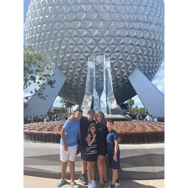 Epcot with Luch, Nick, and Papi. <3