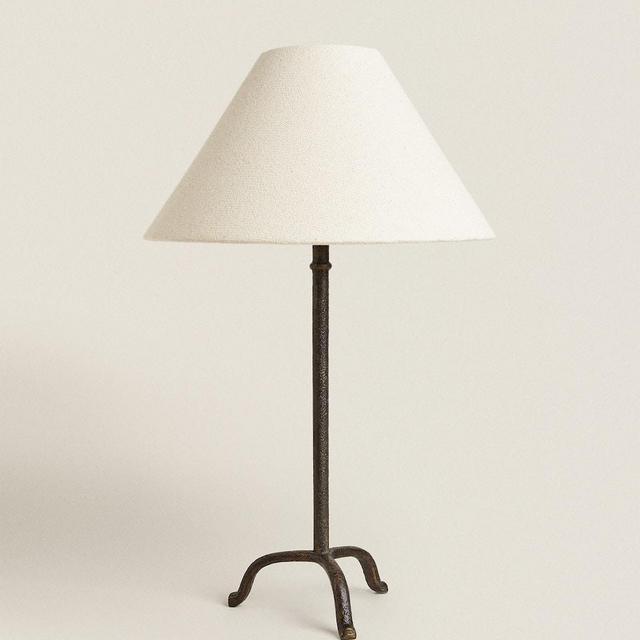 LAMP WITH TRIPOD BASE