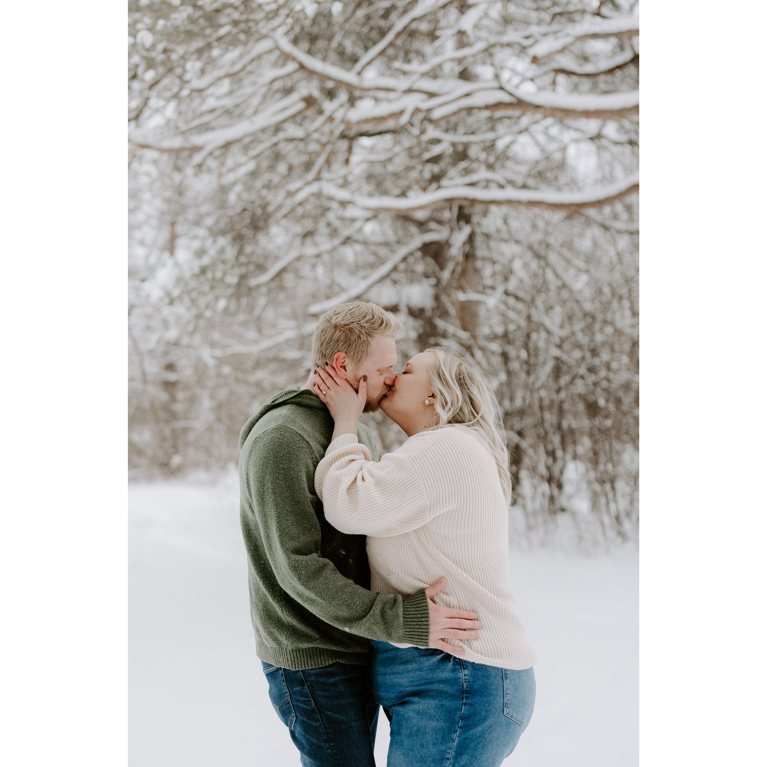 A winter engagement photoshoot.