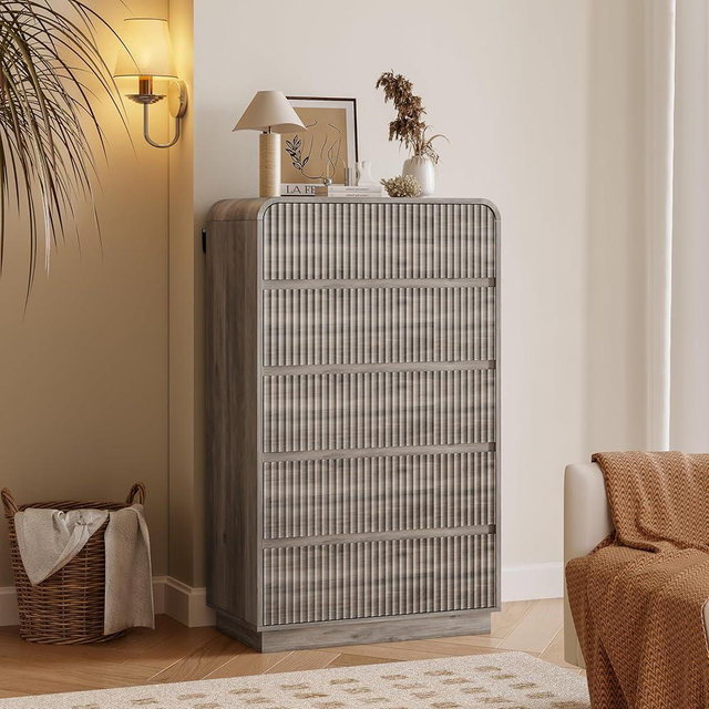 BORNOON Tall Dresser for Bedroom with 5 Drawers, Fluted Chest of Drawers with Round Curved Corner, Hidden Handles, Modern Wood Storage Organizer for Bedroom, Nursery, Living Room