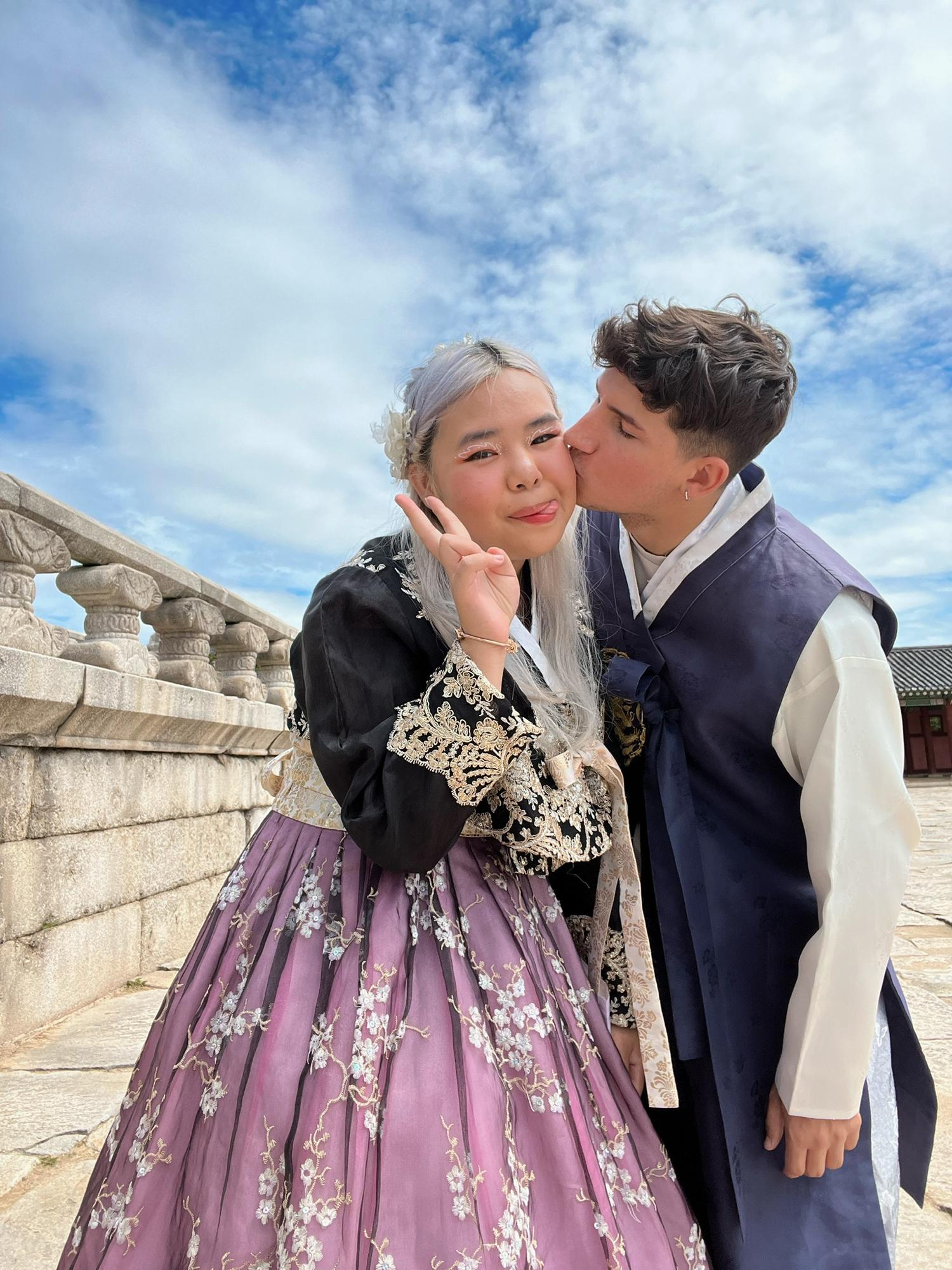 📍Gyeongbokgung Palace, South Korea. Loved dressing up in the traditional Hanbok of South Korea. One of the many memorable experiences of South Korea - our favorite trip yet! (Aug 2022)