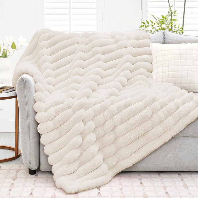 VFROO Faux Fur Throw Blanket for Couch,Cozy Soft Plush Thick Striped Luxury Blanket for Sofa Living Room Bedroom,50 * 60 Inches, White