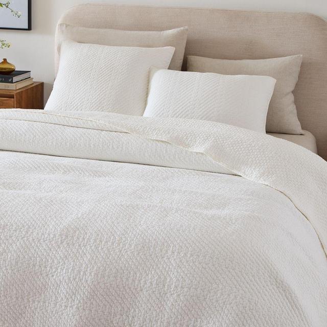 Reflections Matelasse King/Cal. King Quilt, White