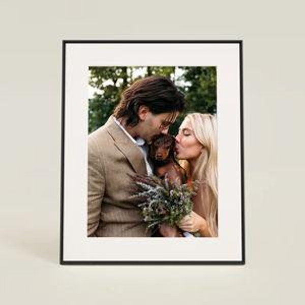 Walden 15", wall-worthy HD digital picture frame