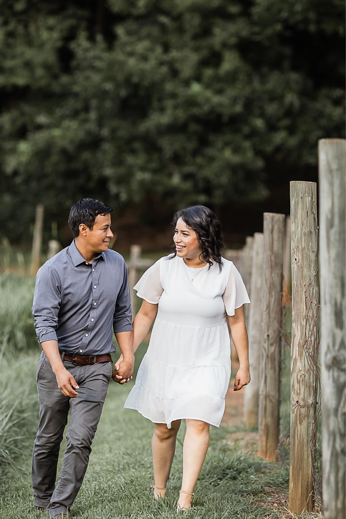 Another one of our engagement pictures 😎
Otra de nuestras fotos de compromiso 😎