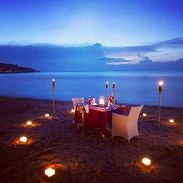 Romantic Dinner on the Beach in Praislin