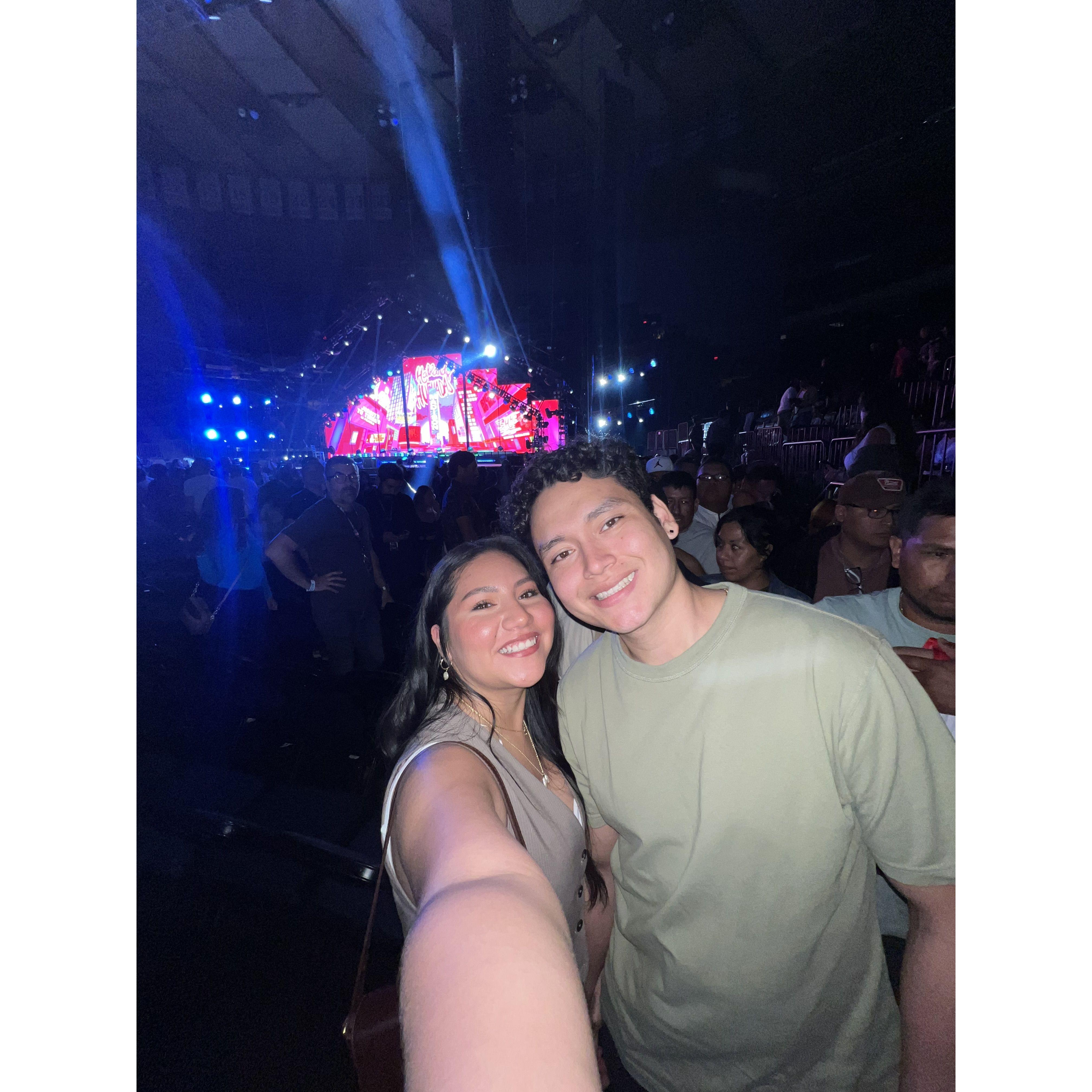 in madison square garden to see our fav show "hablando huevadas"