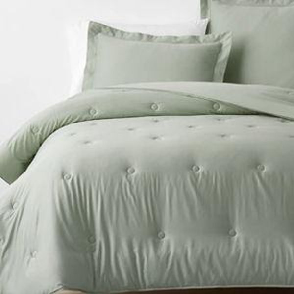 Classic Smooth Rayon Made From Bamboo Sateen Comforter Size: King/Color: Tarragon