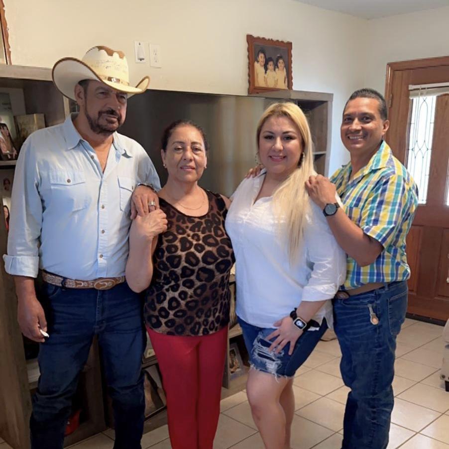 Happy Mother’s day with my mom and step-dad 💞💞❤️😋. We enjoy spending time with our families whether if it’s a holiday or not ❤️