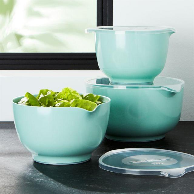 Stackable mixing bowls with lids