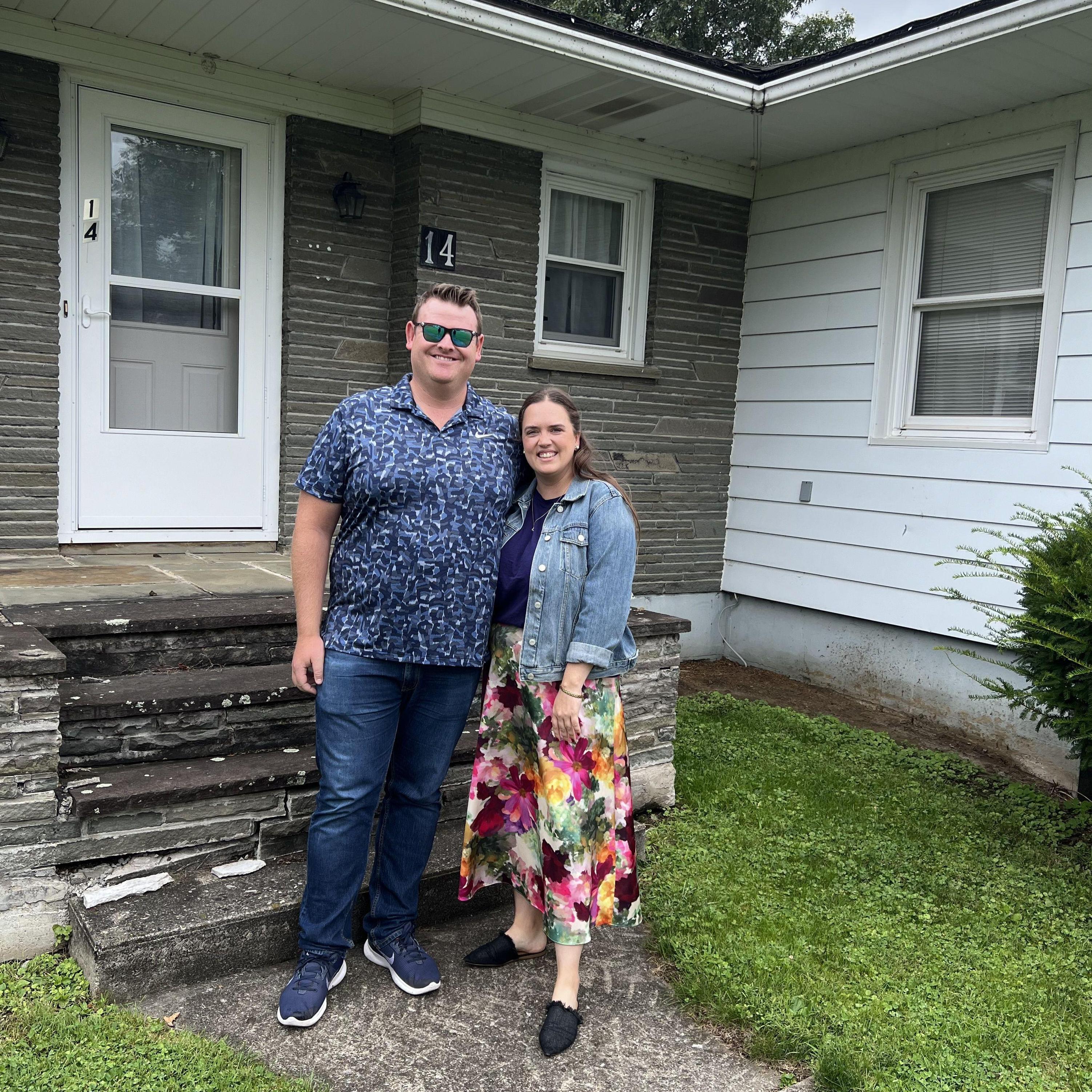 We stopped to see Drew's grandmother's home and got a picture at the front door.