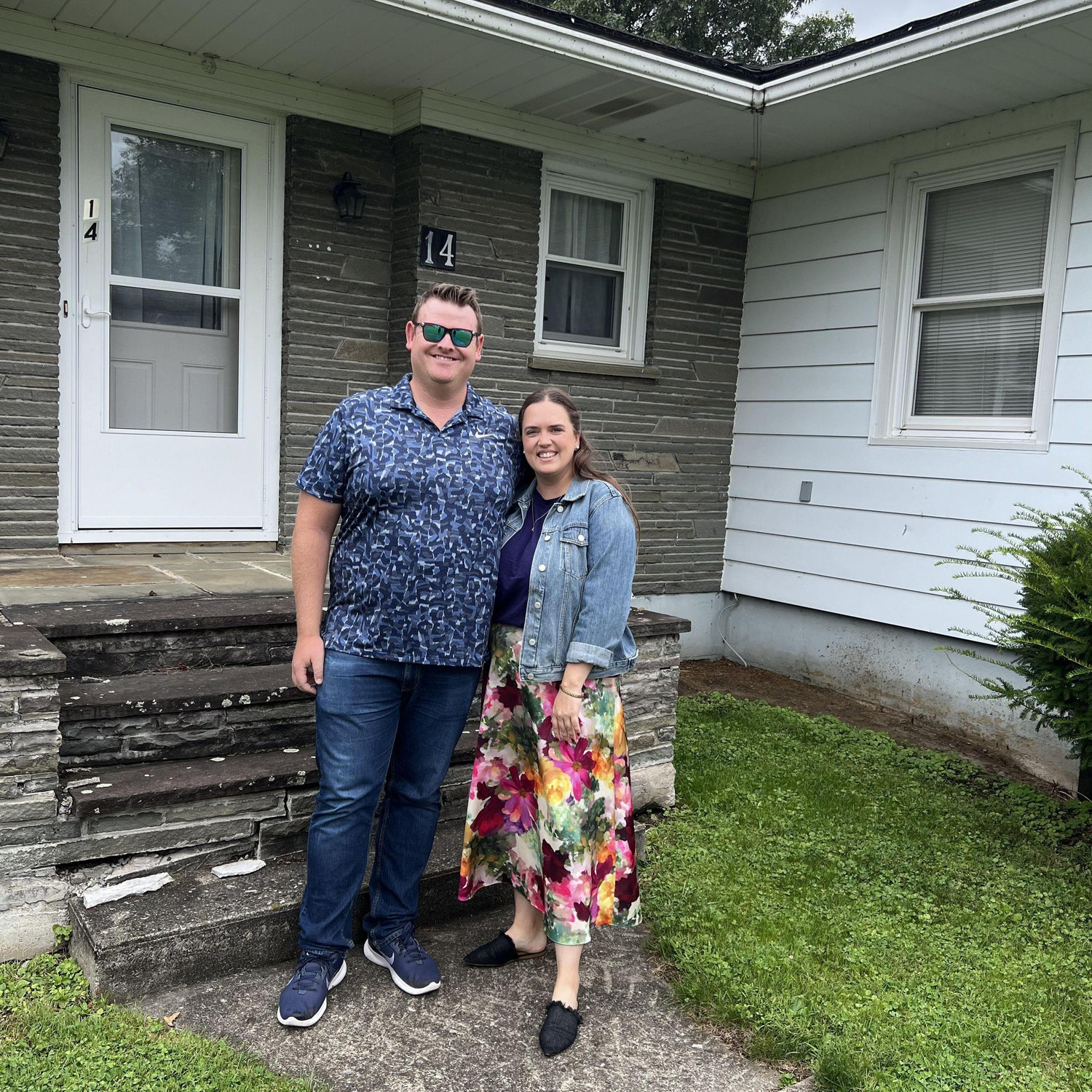 We stopped to see Drew's grandmother's home and got a picture at the front door.