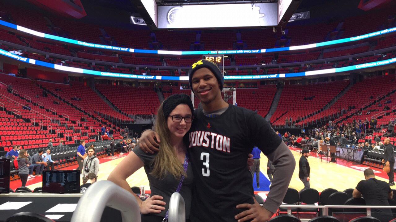 Surprised Tay with a game to see his favorite basketball player
