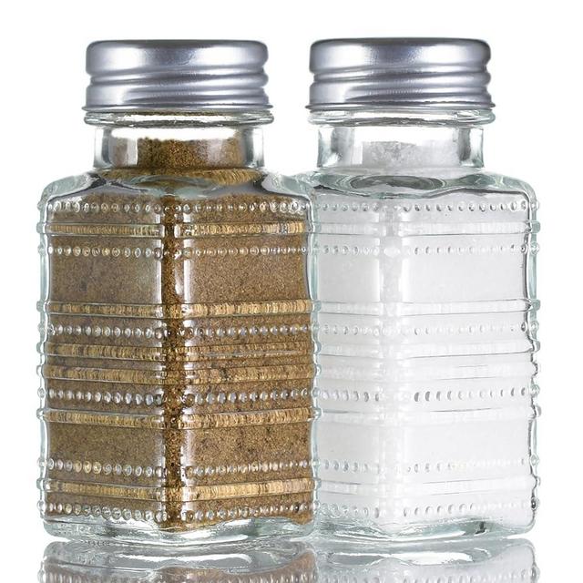 Wongblee 2 Pack Glass Salt and Pepper Shakers Set, Vintage Spice Shakers for Dining Room Table, Kitchen, Restaurant (Beaded Style)