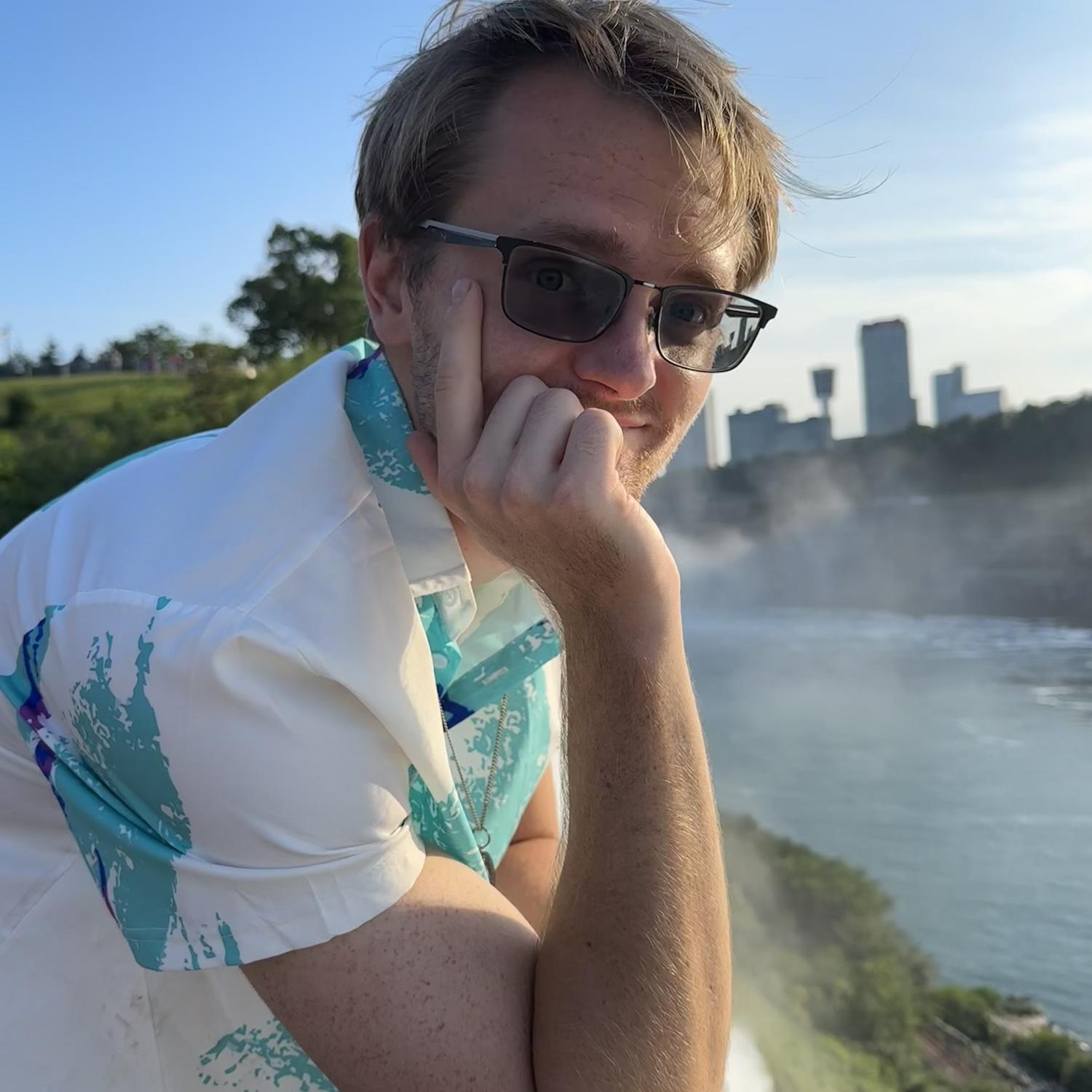 I was taking photos of him… 📍Niagara Fall