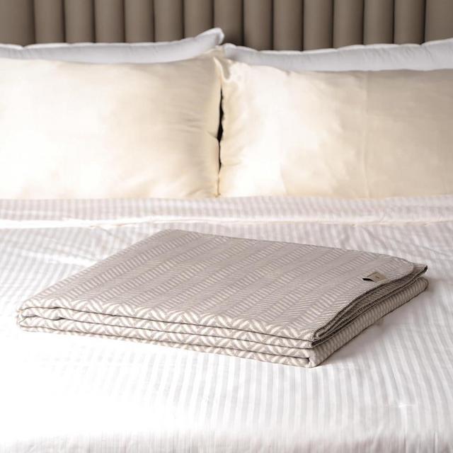 CUDDLE DREAMS Silk Fleece Blanket for Bed, Soft, Breathable & Skin-Friendly (Herringbone Gray, King 108" × 90")