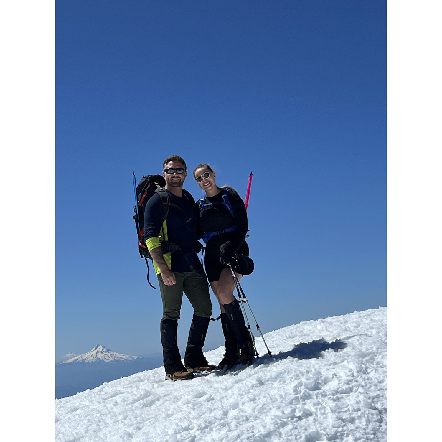 EN: Climbing Mt. Adams — because apparently 14 hours of suffering brings you closer
PL: Wejście na Mt. Adams — bo podobno 14 godzin cierpienia zbliża ludzi jako para