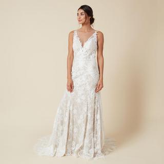 Mariah: Long Lace Wedding Dress