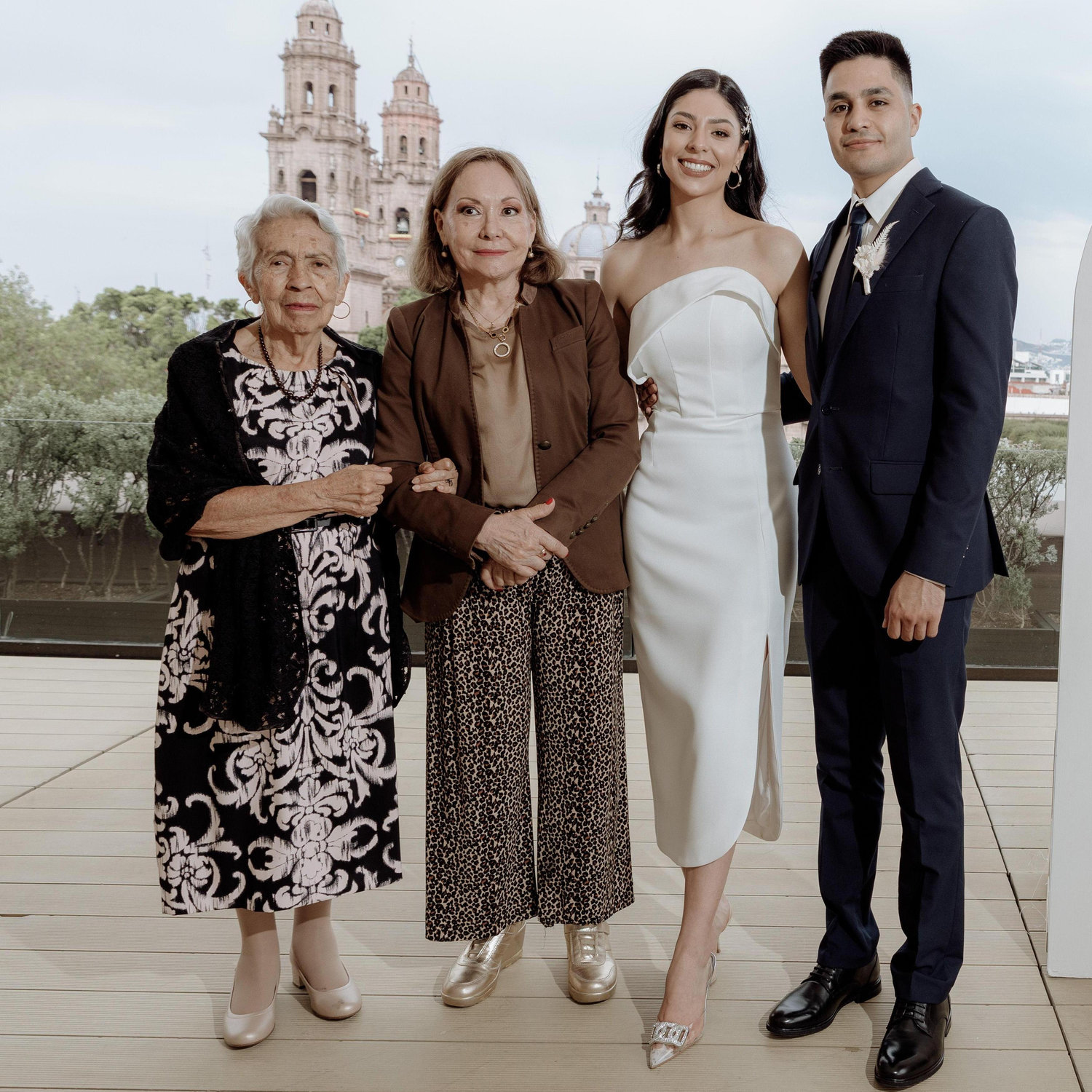 Cena de compromiso: Un amor que crece y una familia que lo celebra con nosotros.