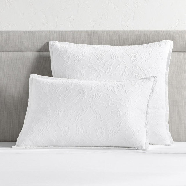 Heritage Matelassé Coverlet and Shams