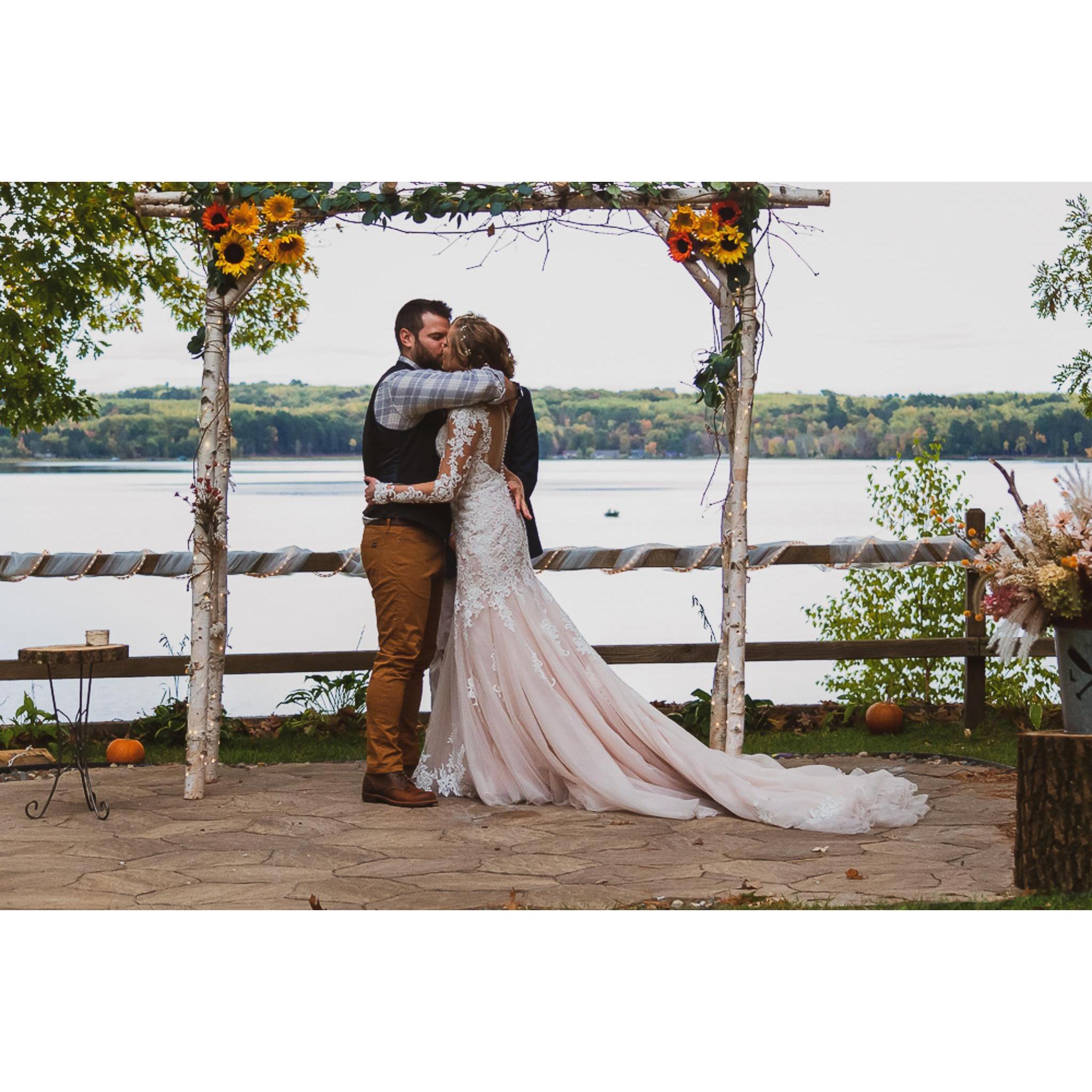 First kiss as a Mr & Mrs!