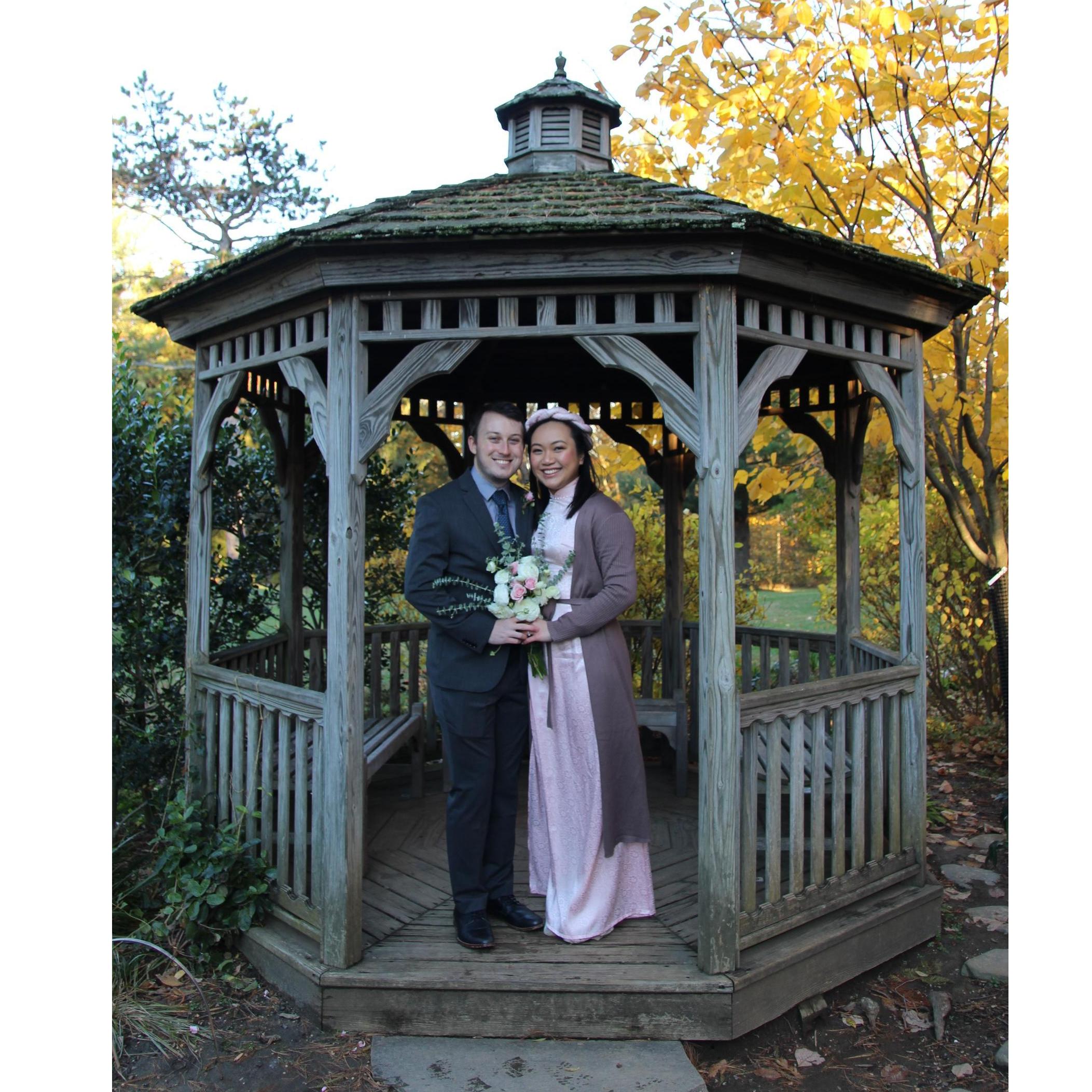 Our "Petite wedding"/"Ăn hỏi" ceremony in November 2021 at the Cylburn Arboretum (Baltimore, Maryland).
