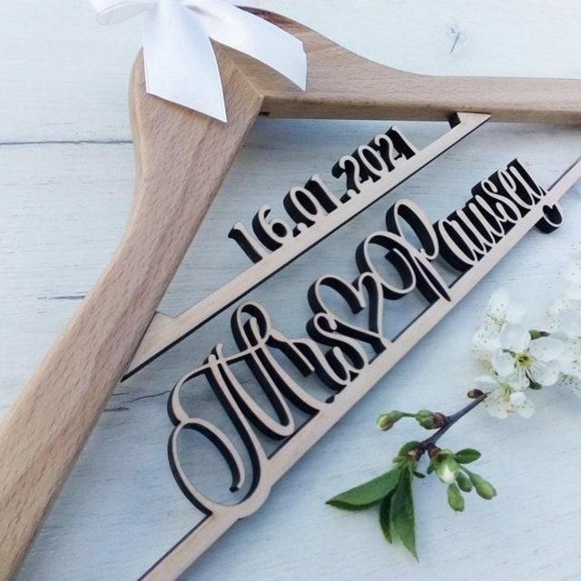 Wedding Dress Hanger, Mrs Hanger, Bridal Hanger, Wedding Hanger, Bride Hanger, Bridesmaid Hanger Personalized, bridal Gift, mrs hanger
