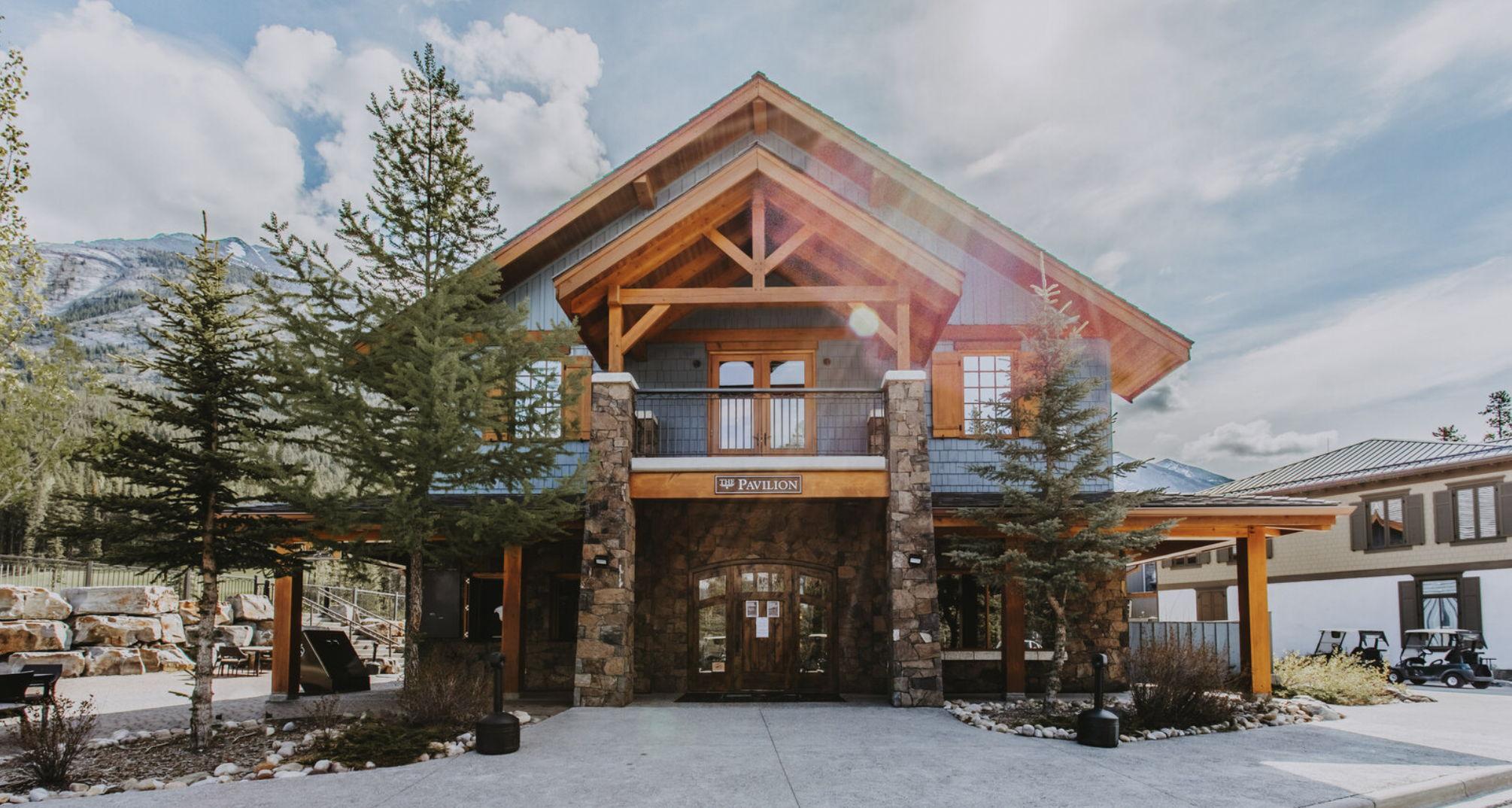 The Wedding Website of Kirsten Armstrong and Zsolt Timar-Geng