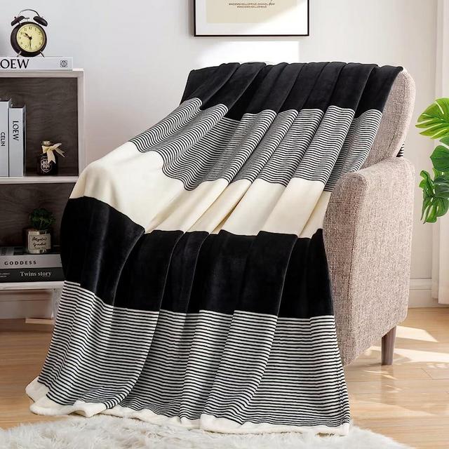 Homelike Moment Fleece Throw Blanket for Couch Black 50x60, Soft Cozy Black White Striped Flannel Blankets for Sofa Bed Warm Lightweight (Black, 50x60 Inches)