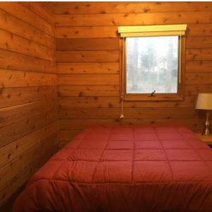 Weston Hill Cabin Room #1 (1 Queen, 1 Full Bathroom)