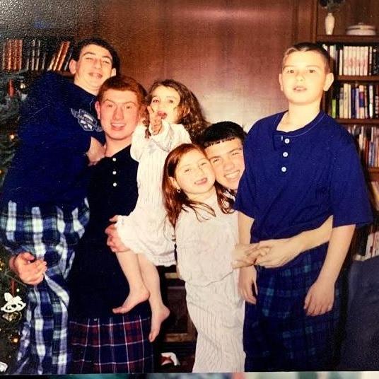 Early 2000's Christmas with all 6 Roy siblings :)
