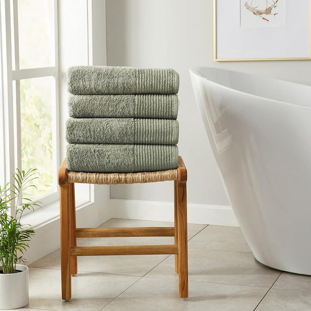 Green Bath Towels - 100% Featherspun Cotton 4 Pack 54x27 Bath Towel Set - Ultra-Soft, Lightweight, & Quick-Drying Towels for Bathroom Decor (Olive)