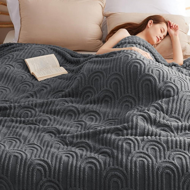 Bedsure Fleece King Size Blanket for Bed - Super Soft & Cozy, Fluffy Blankets for Women & Girls, Ideal for Sofa & Couch, Grey, 108x90 Inches