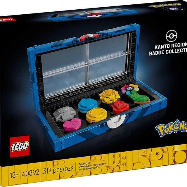 LEGO Pokémon Kanto Region Badge Collection – 312-Piece Display Case with 8 Gym Badges, Collectible Video Game Memorabilia Gift for Adults – 40892