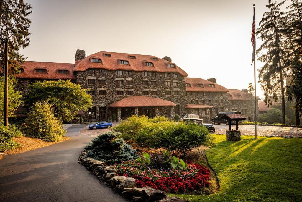The Wedding Website of Catherine Soriano and Dustin Eck