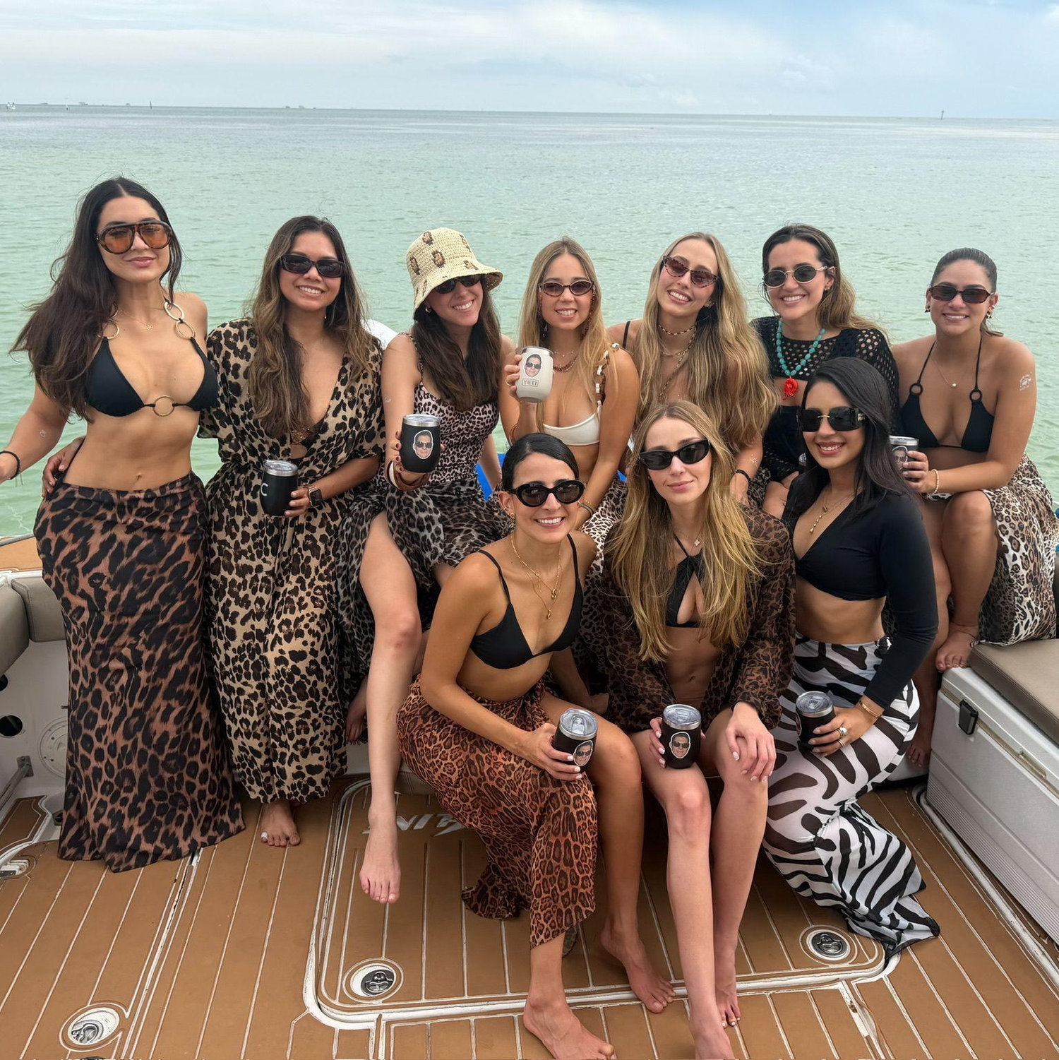 Bachelorette
FIRMES POR LA PATRIA
