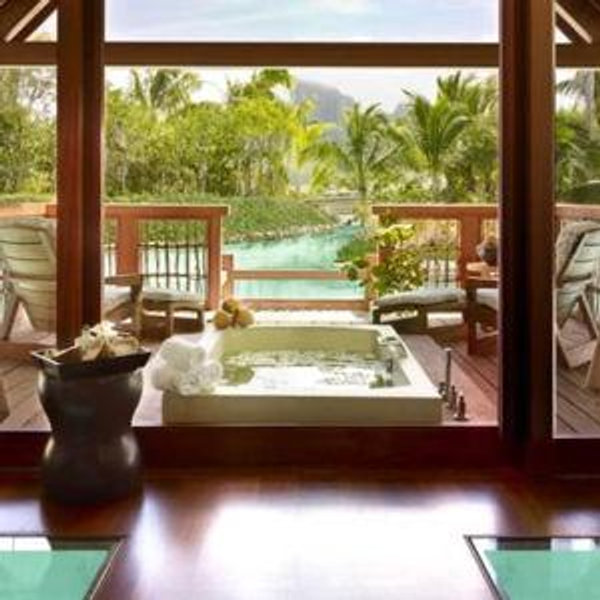 Couples massage in Bora Bora