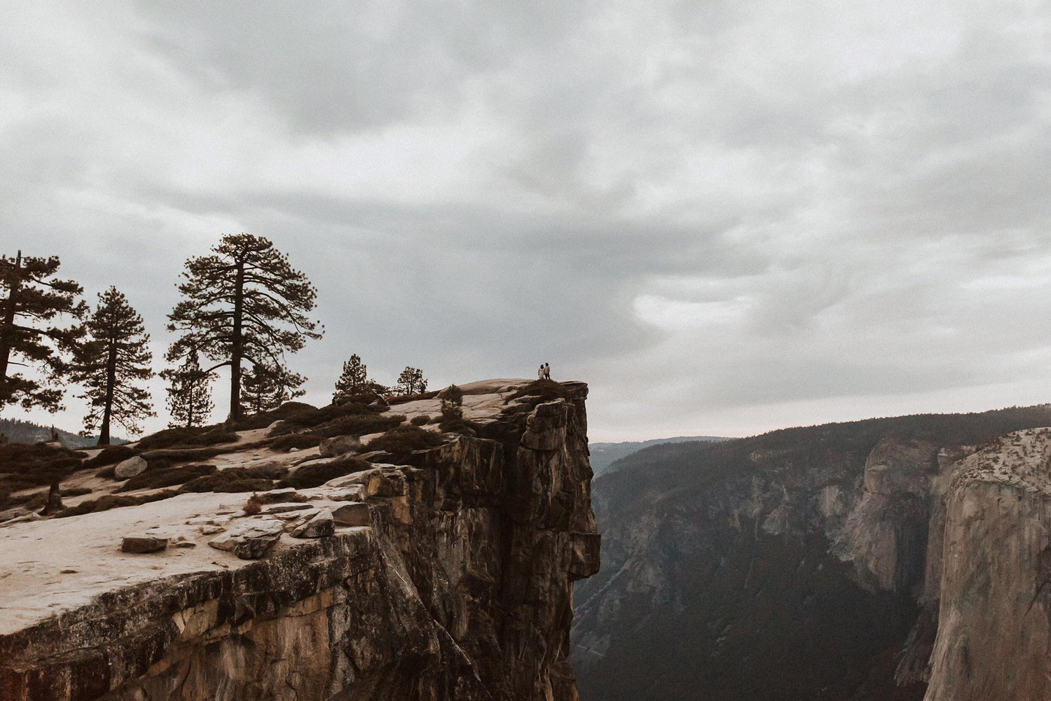 "Don't look down."
Location: Taft Point, Yosemite National Park, CA.
Alyssa Brooke Photography / @alyssabrookephoto