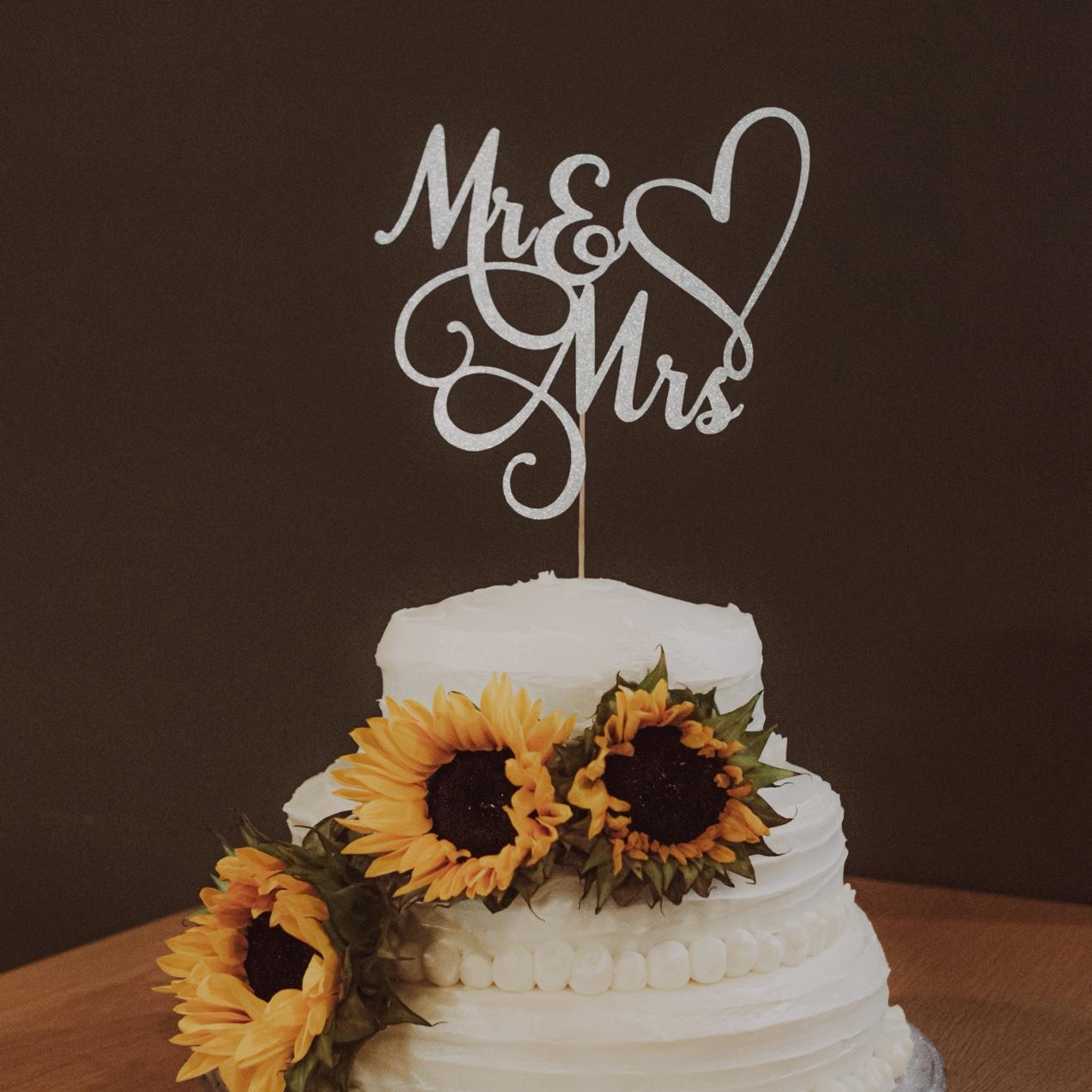 Big thanks to Susan Stoffer for making our beautiful wedding cake.