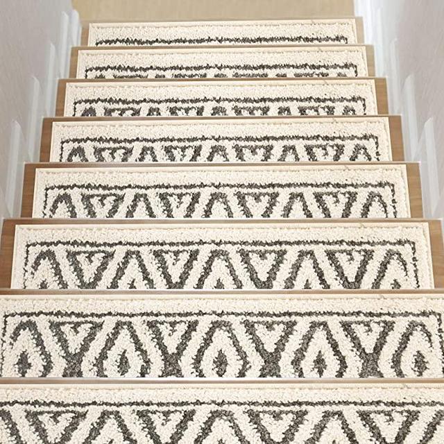 The Sofia Rugs Stair Treads (Set of 14) Diamond Indoor Carpet Stair Treads for Pets, Kids & Elders, Soft Edging Gray Stair Runners for Wooden Steps 100% Polypropylene with Non-Slip Backing Stair Rug