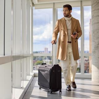 Silhouette 18 Softside Garment Bag Spinner