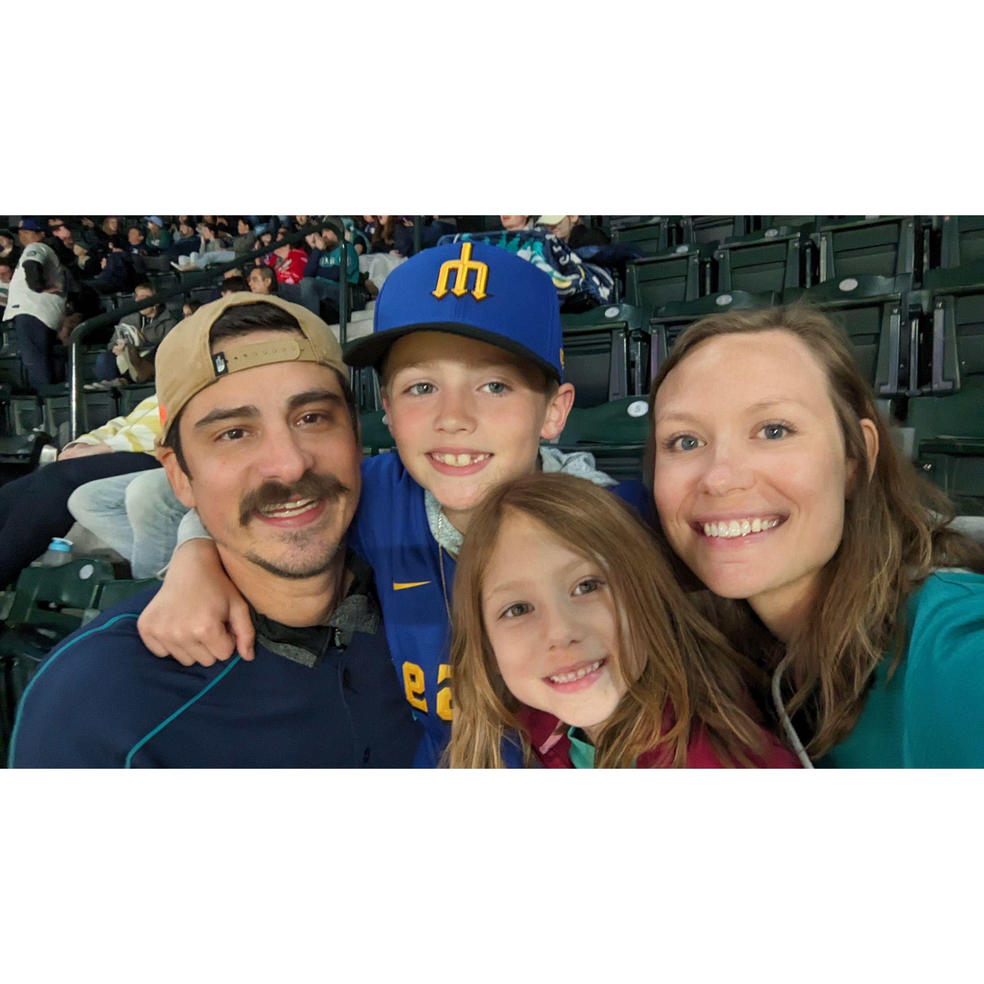 First Mariners Game with the Kids!